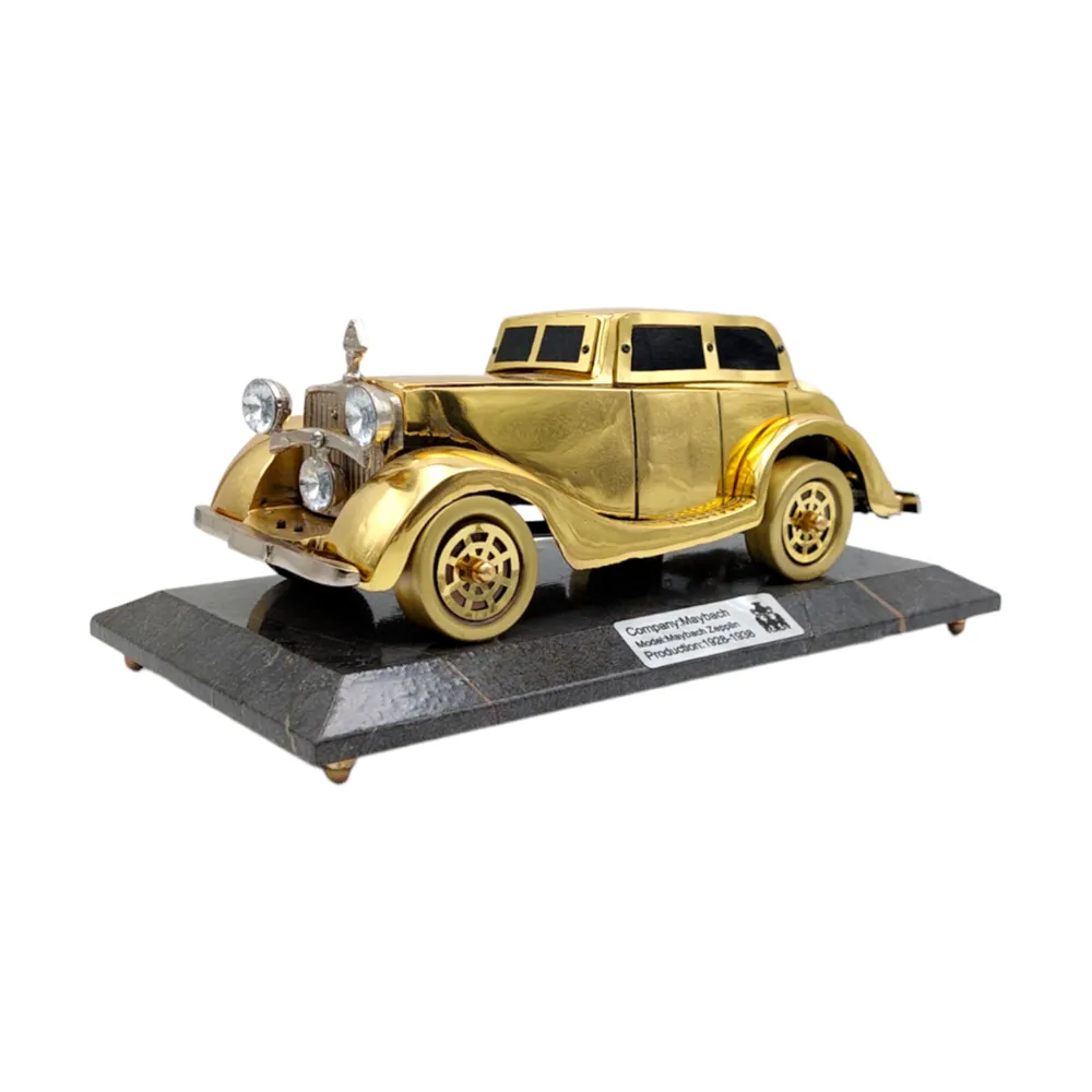 ماشین-دکوری-برنجی-مدل-بنز-مایباخ1